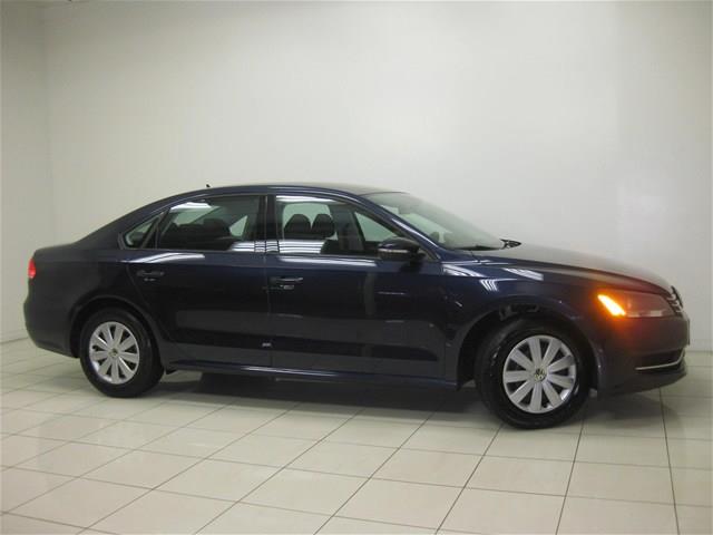 Volkswagen Passat 2012 photo 2