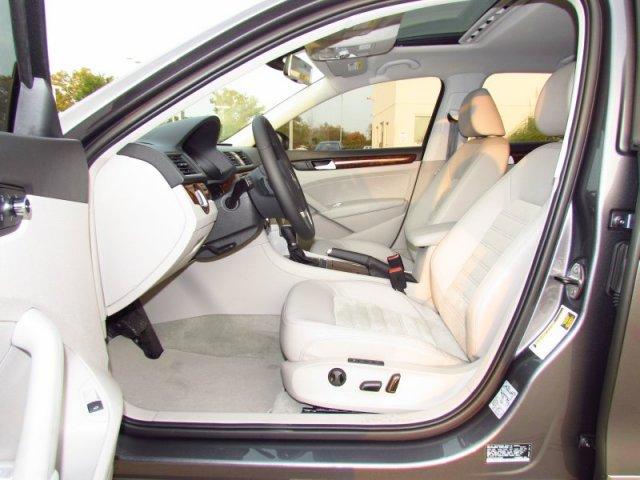 Volkswagen Passat 2012 photo 2