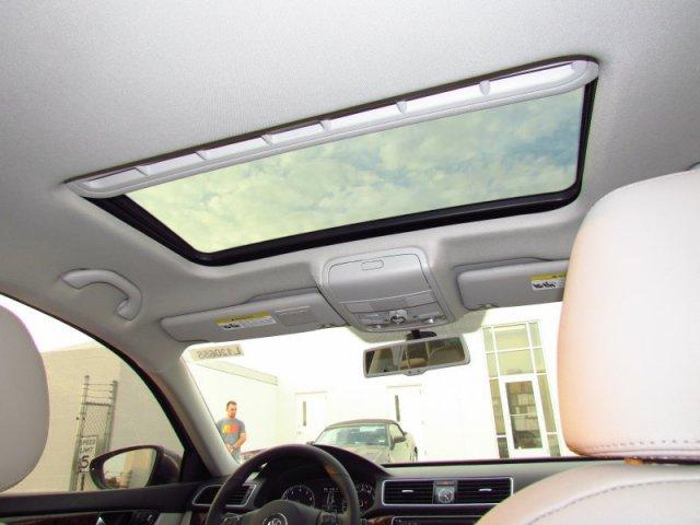 Volkswagen Passat 2012 photo 5