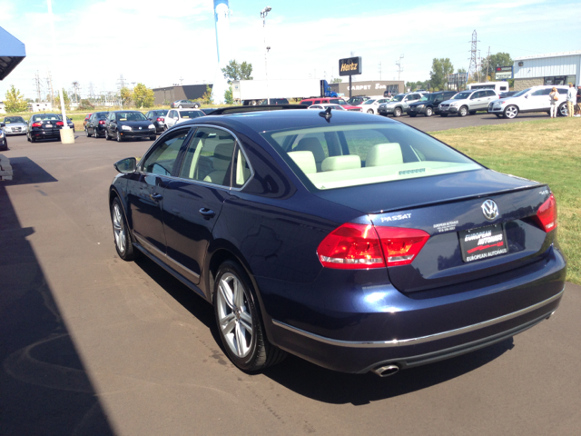 Volkswagen Passat 2012 photo 1