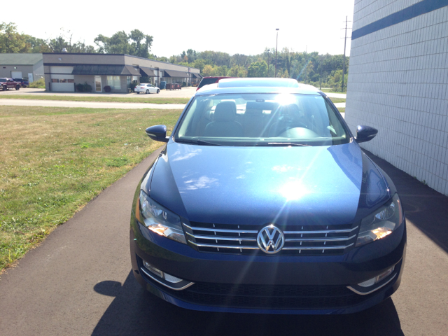Volkswagen Passat 2012 photo 2