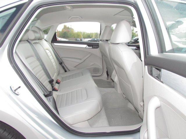 Volkswagen Passat 2012 photo 3