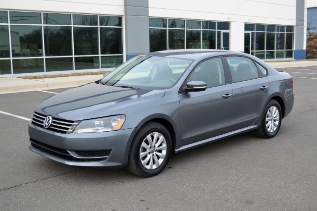 Volkswagen Passat 2012 photo 1