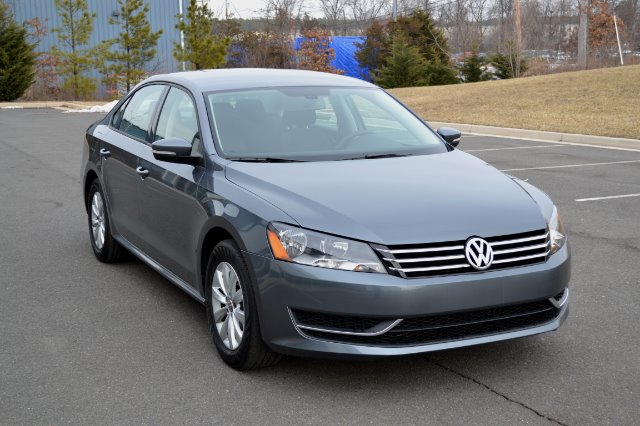 Volkswagen Passat 2012 photo 2