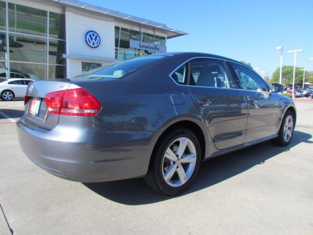 Volkswagen Passat 2012 photo 1