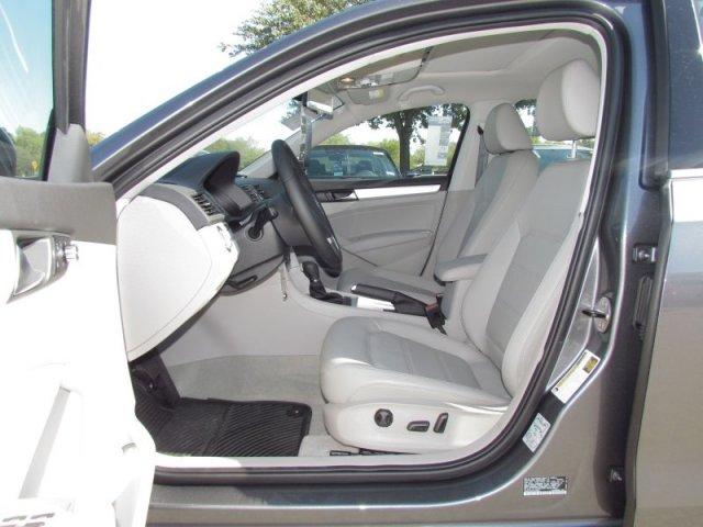 Volkswagen Passat 2012 photo 2