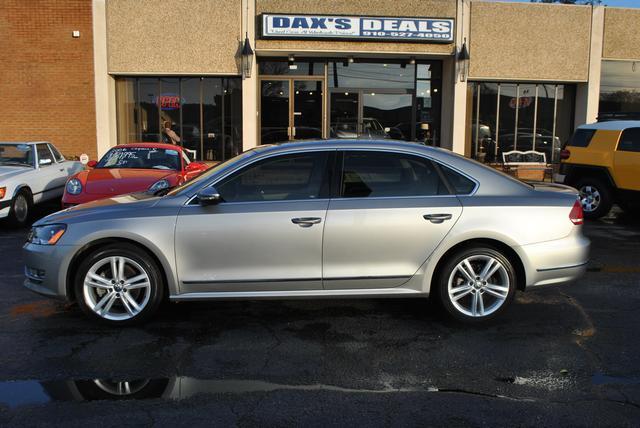 Volkswagen Passat 2012 photo 2