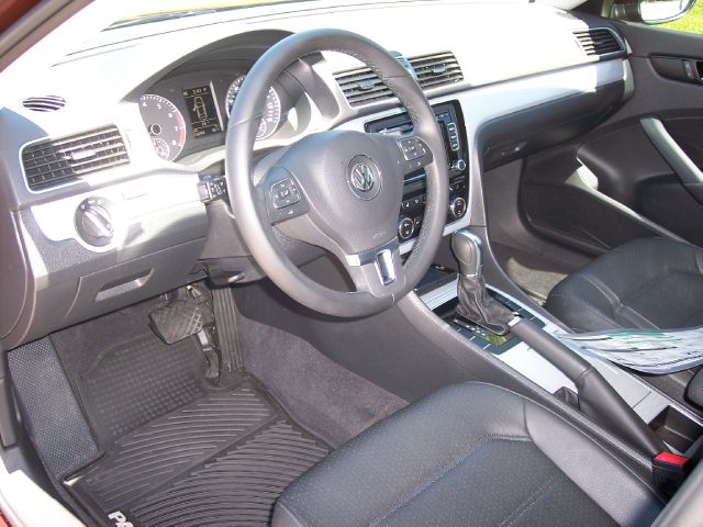 Volkswagen Passat 2012 photo 1