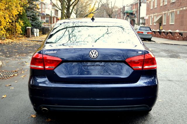 Volkswagen Passat XLT Xcab5.4 Sedan