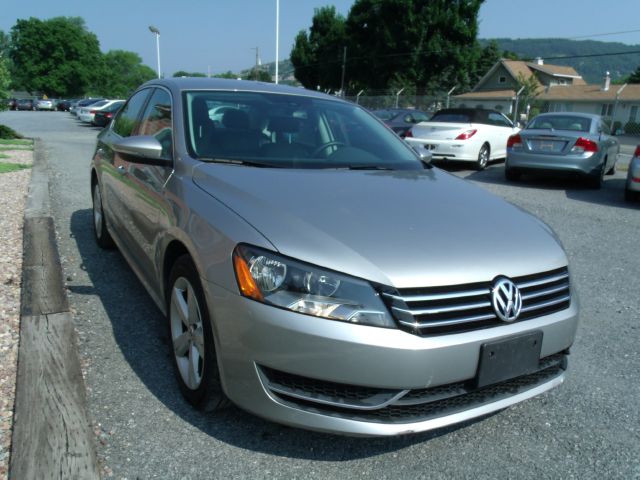 Volkswagen Passat 2012 photo 1