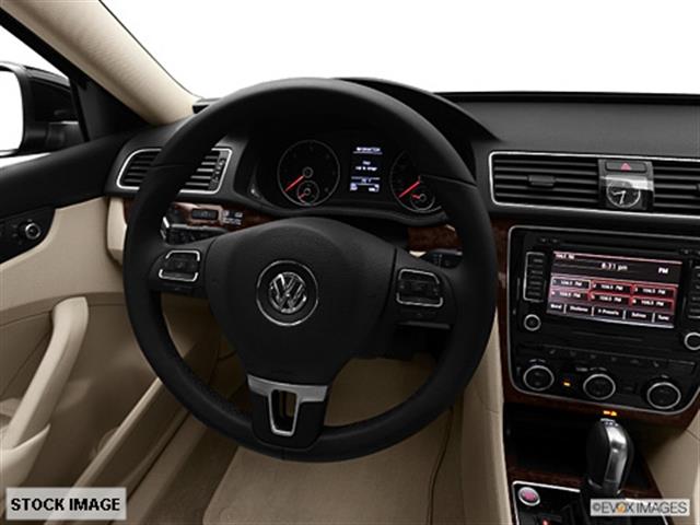Volkswagen Passat 2012 photo 0