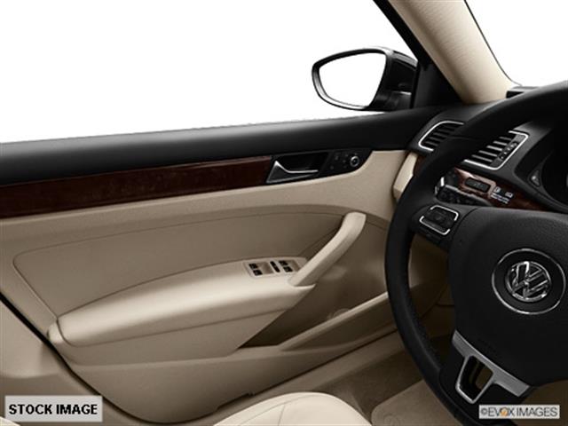 Volkswagen Passat 2012 photo 4