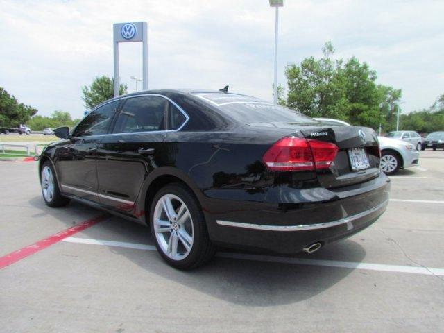 Volkswagen Passat 2012 photo 2