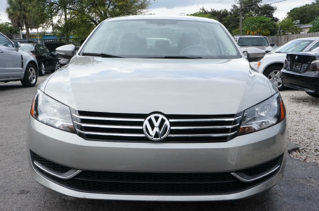 Volkswagen Passat 2012 photo 2