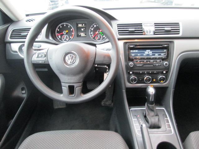 Volkswagen Passat 2012 photo 10