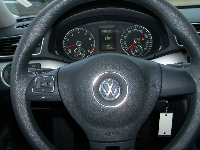 Volkswagen Passat 2013 photo 1