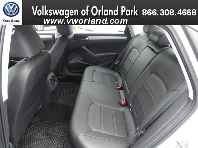 Volkswagen Passat SE Sedan