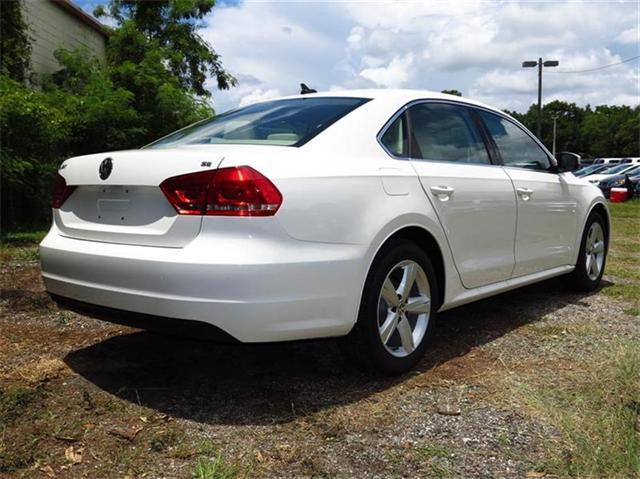 Volkswagen Passat 2013 photo 1