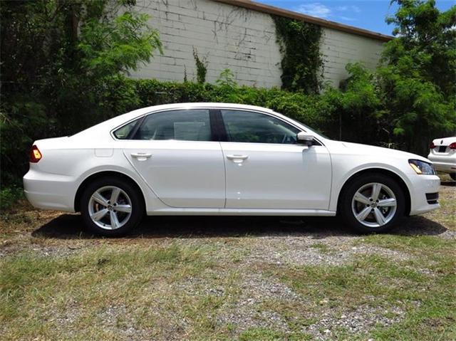 Volkswagen Passat 2013 photo 2