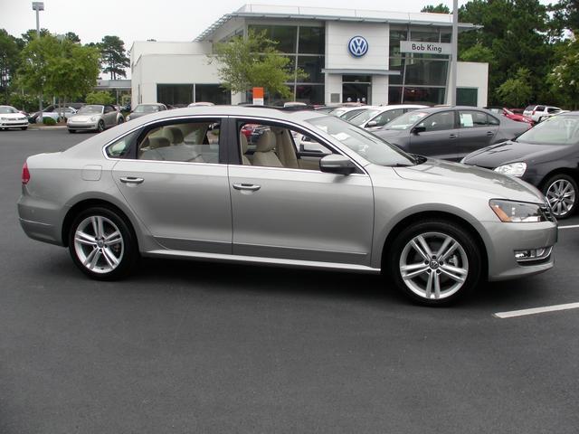 Volkswagen Passat 2013 photo 1