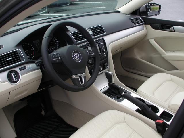 Volkswagen Passat 2013 photo 2