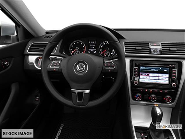 Volkswagen Passat 2013 photo 2