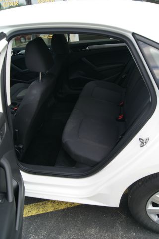 Volkswagen Passat 2013 photo 1