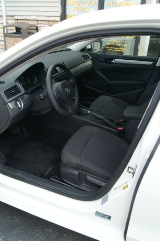 Volkswagen Passat 2013 photo 2