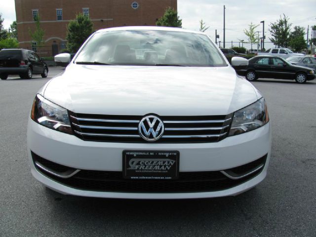 Volkswagen Passat 2013 photo 2