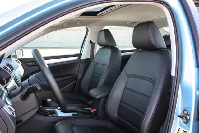 Volkswagen Passat 2013 photo 1