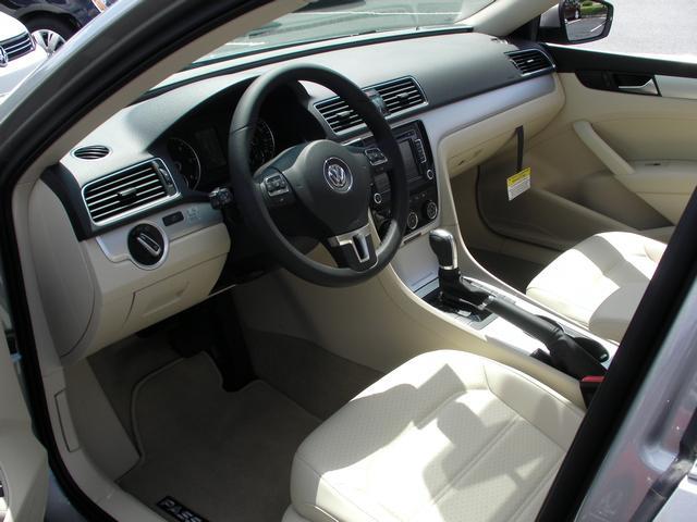 Volkswagen Passat AWD EX Sedan