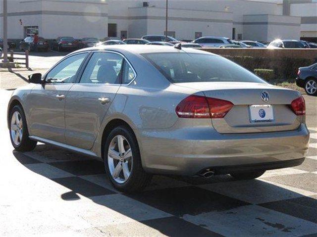 Volkswagen Passat 2013 photo 3