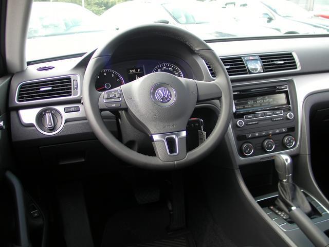 Volkswagen Passat SXT 4door Minivan Sedan