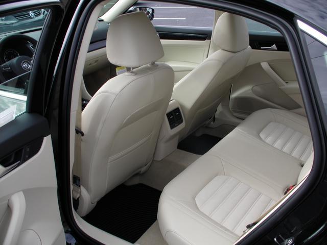 Volkswagen Passat 2014 photo 1
