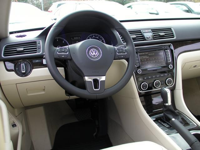 Volkswagen Passat 2014 photo 2