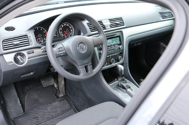Volkswagen Passat 2014 photo 1