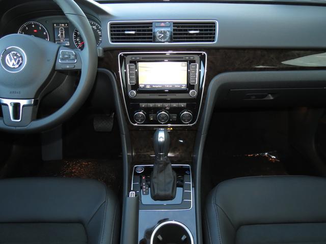 Volkswagen Passat 2014 photo 3