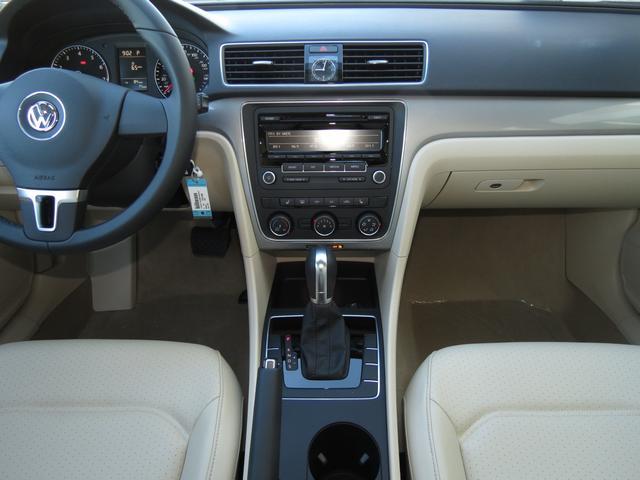 Volkswagen Passat 2014 photo 3