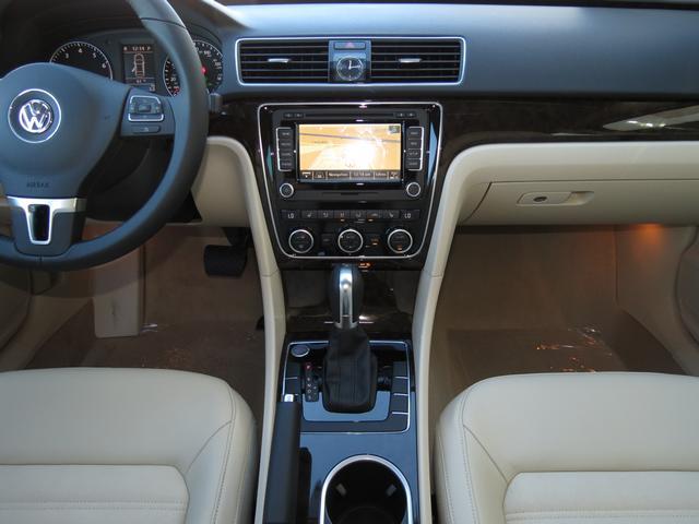 Volkswagen Passat 2014 photo 1