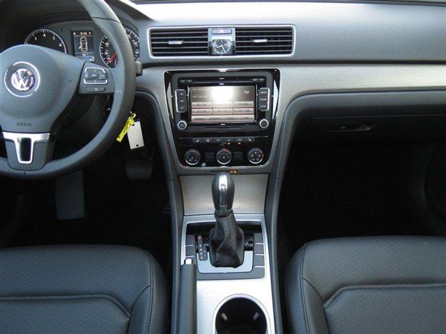 Volkswagen Passat 2014 photo 1