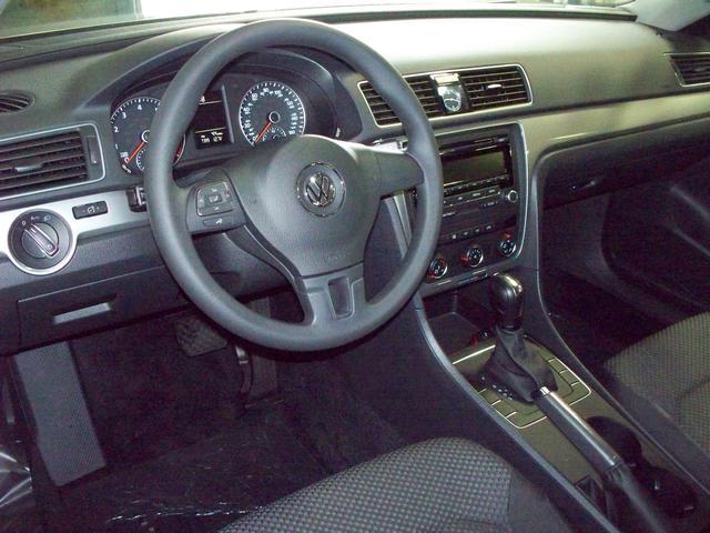 Volkswagen Passat 2014 photo 2