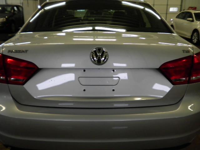 Volkswagen Passat 2014 photo 1