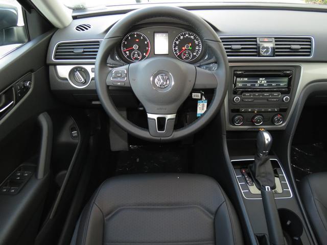 Volkswagen Passat 2014 photo 1