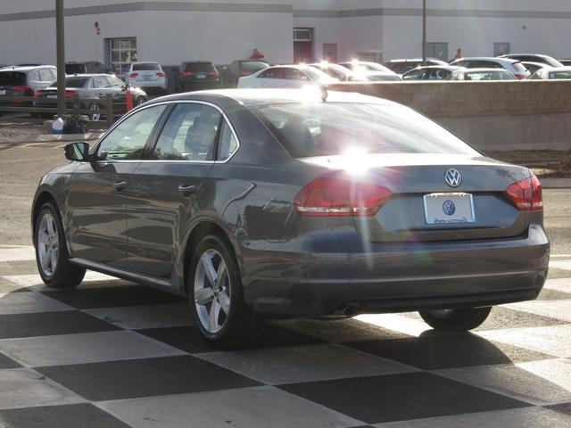Volkswagen Passat 2014 photo 2