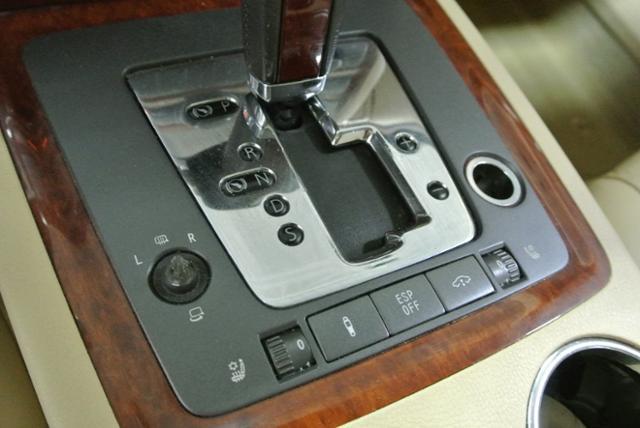 Volkswagen Phaeton SE-R Sedan