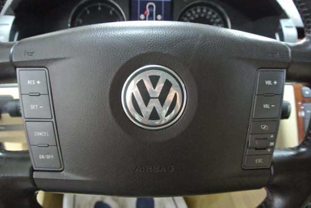 Volkswagen Phaeton 2004 photo 12