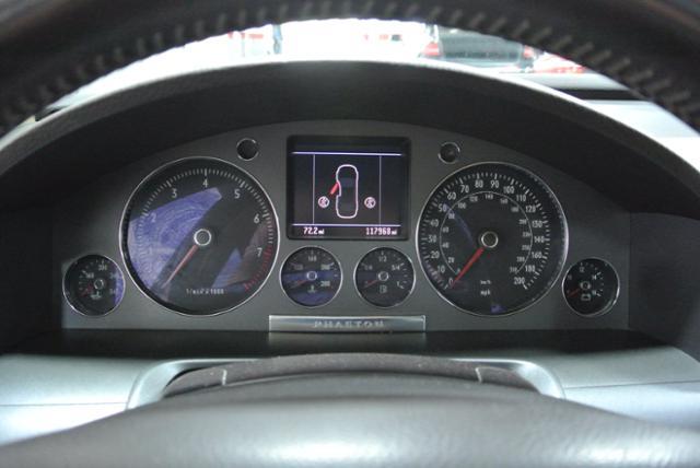 Volkswagen Phaeton 2004 photo 13