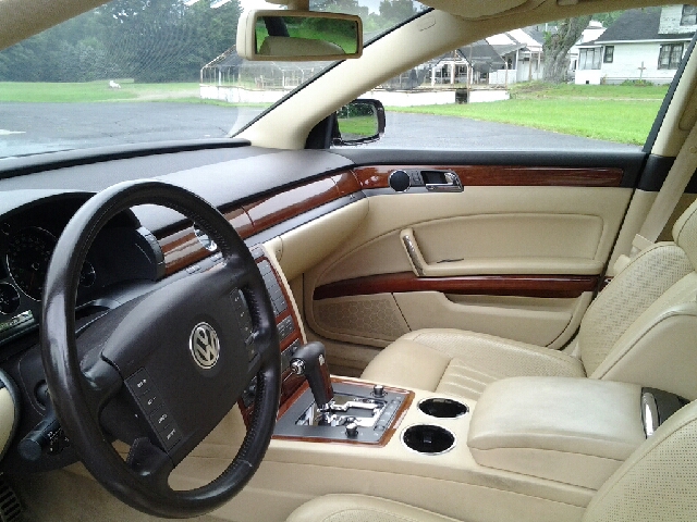 Volkswagen Phaeton 2004 photo 2