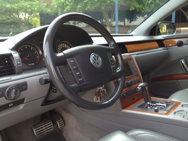 Volkswagen Phaeton SE-R Sedan