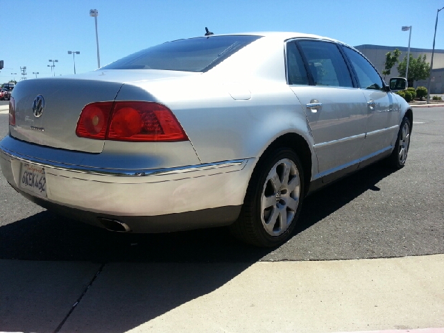 Volkswagen Phaeton SE-R Sedan
